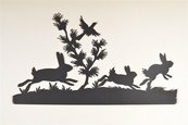 Scherenschnitte "Hasen" Silhouette von drei laufenden Kaninchen, einem Vogel und einem Zweig