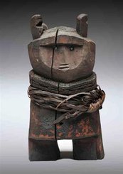 Schamanenschutzgeist Holzfigur mit großem Kopf