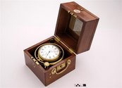 Seechronometer in Mahagonikasten Uhr in einer Holzschatulle