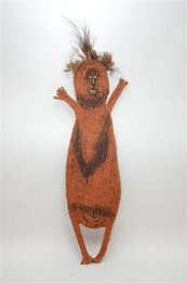 Geflechtfigur (timbu wara) geflochtene Figur mit hochgestreckten Armen
